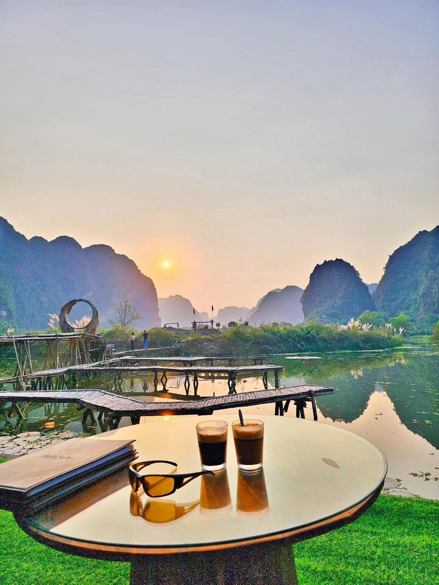 Quoc Khanh Bamboo Homestay นิญบิ่ญ ภายนอก รูปภาพ
